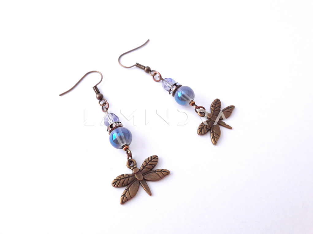 Fülbevalók, kézműves ékszerek: FU051, Szitakötős fülbevaló kék angyal aura üveggyönggyel