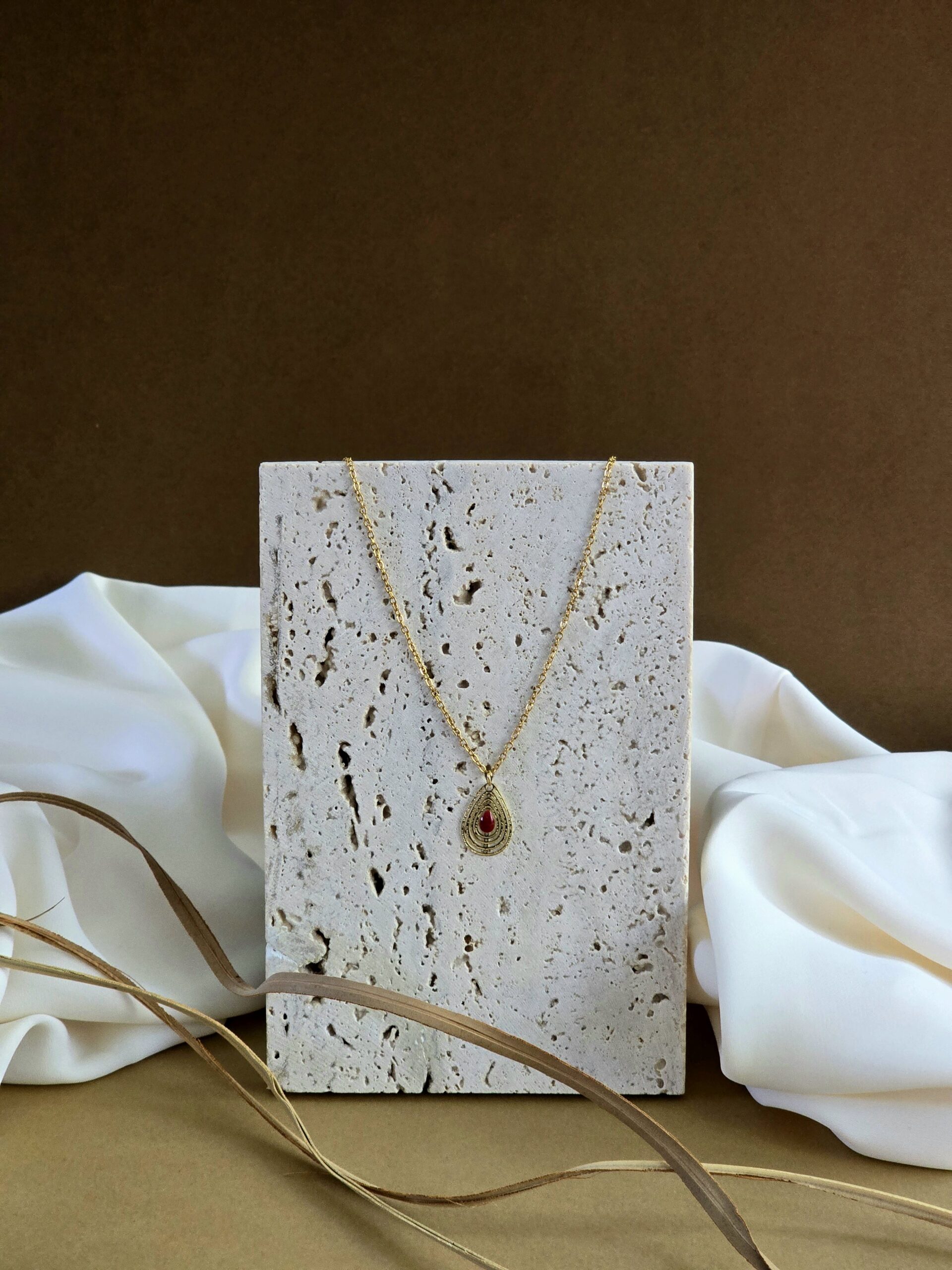 NYAK003_aranyszinunemesacelnyaklanclamindrahandmadeegyediekszer-min