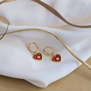 Aranyszínű piros szívecskés nemesacél fülbevaló