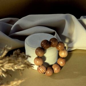 Barna fa karkötő – Lamindra handmade egyedi ékszer