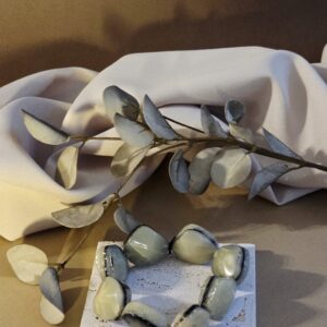 Gyanta gyöngy karkötő – Lamindra handmade egyedi ékszer