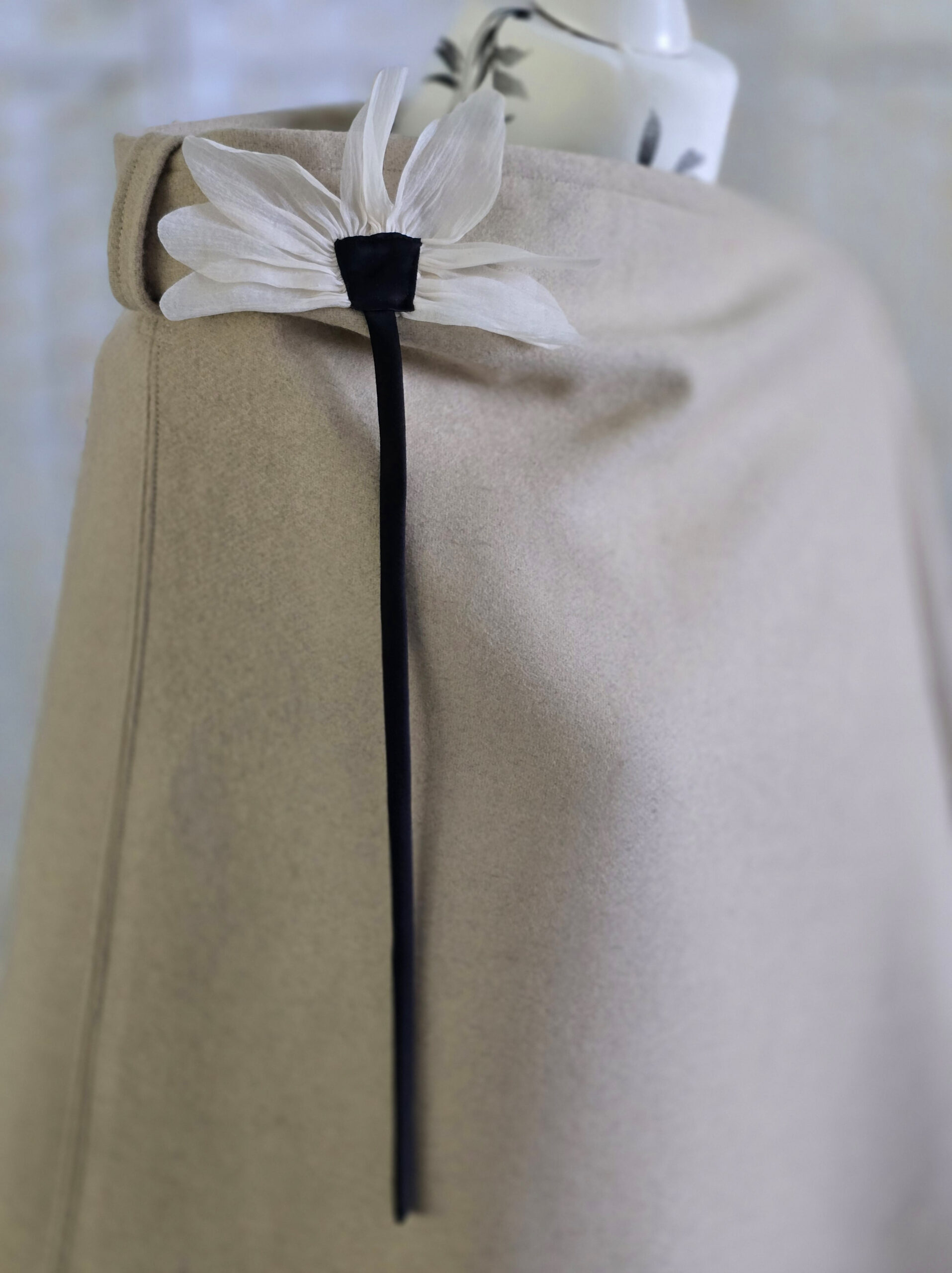 Whispering Bloom Cape - Kép 3