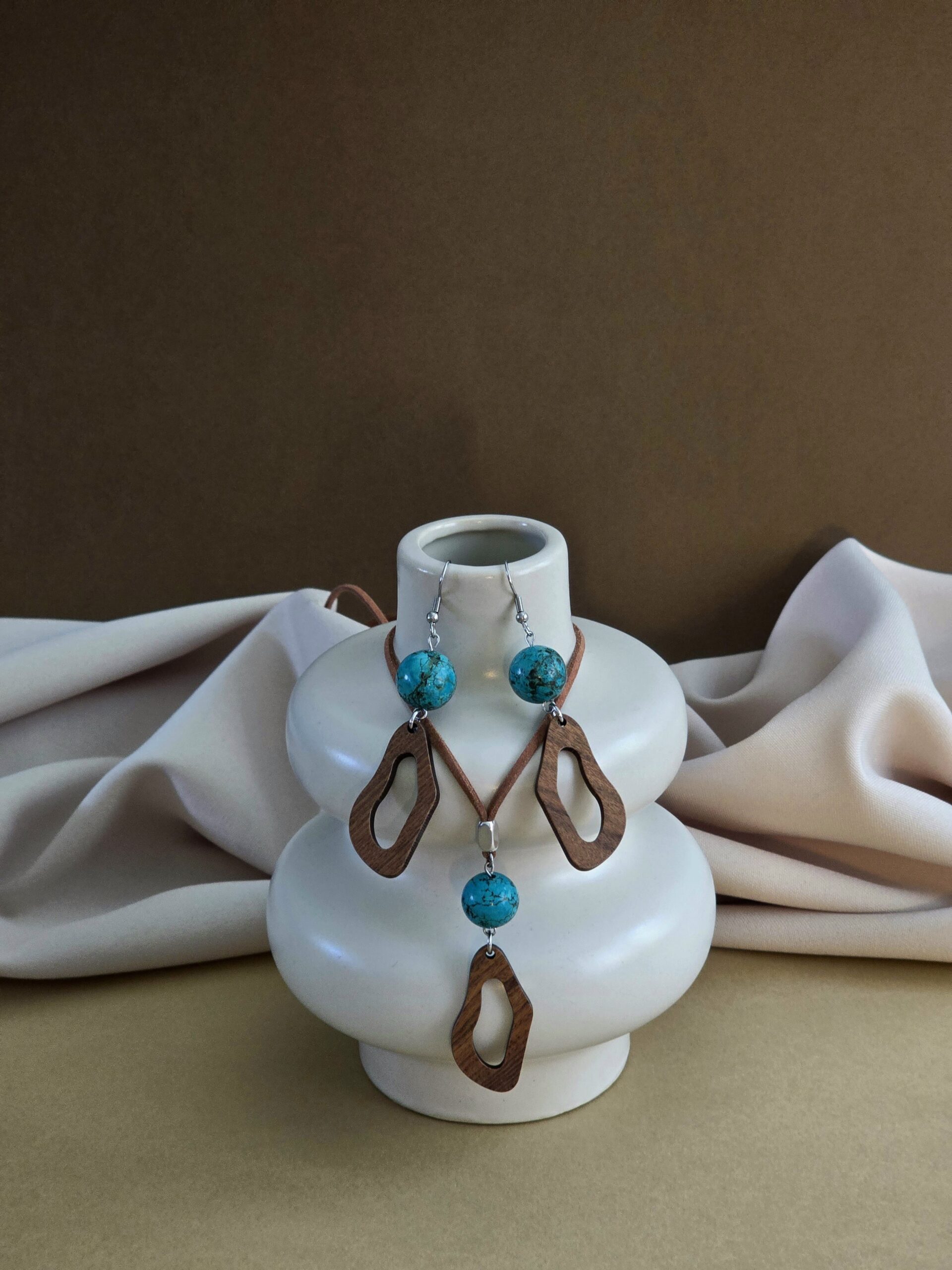 Barna–türkiz ásványgyöngyös nyaklánc és fülbevaló szett – Lamindra handmade egyedi ékszer