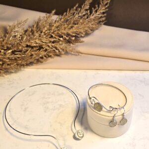 Nemesacél arany bőr nyaklánc, karkötő és fülbevaló szett – Lamindra handmade egyedi ékszer