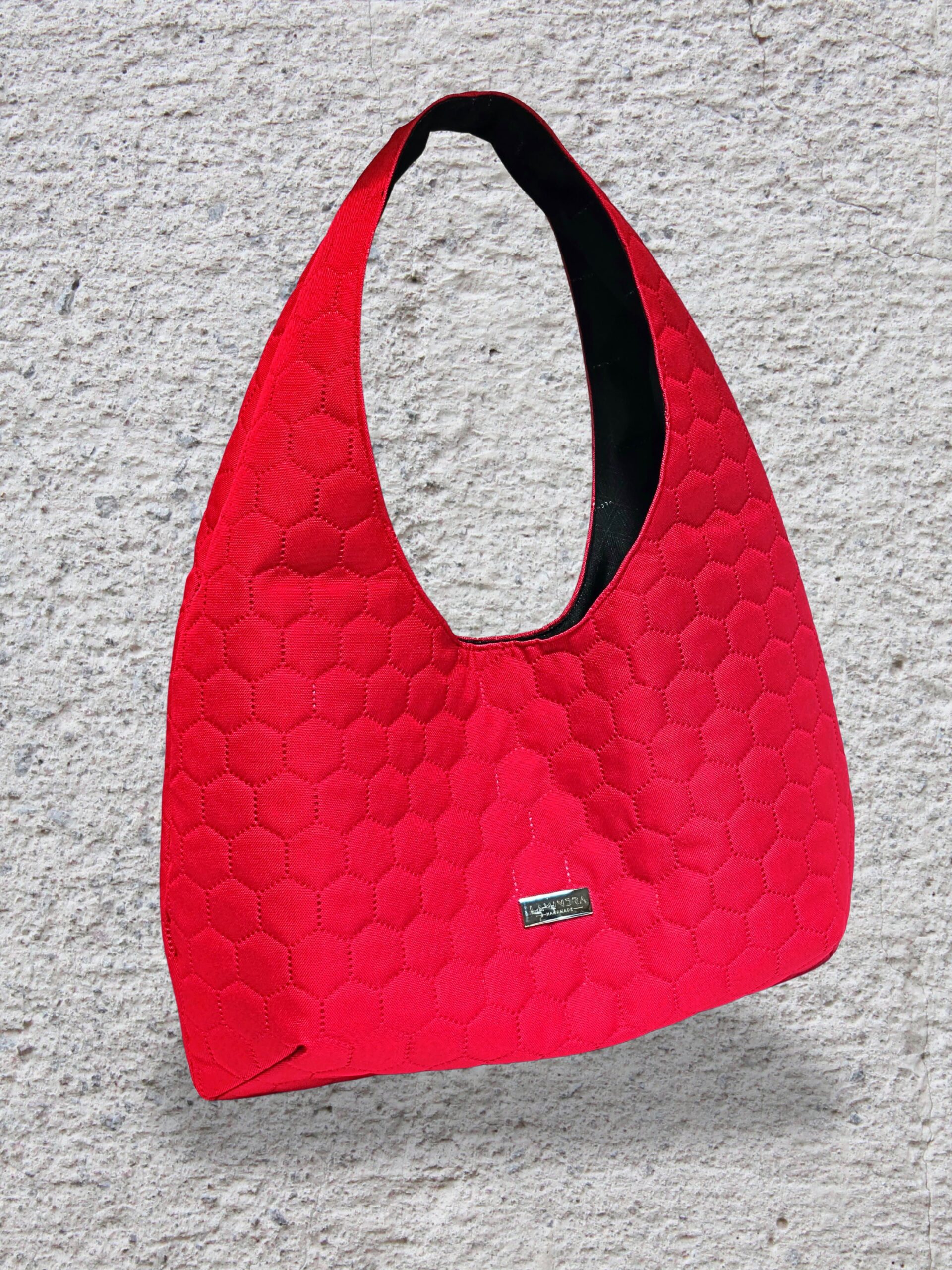 Piros steppelt vízlepergető táska – Lamindra handmade egyedi táska